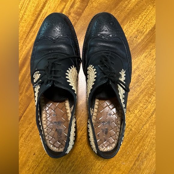 Bottega Veneta. Black oxfords with crochet details. - Picture 2 of 4